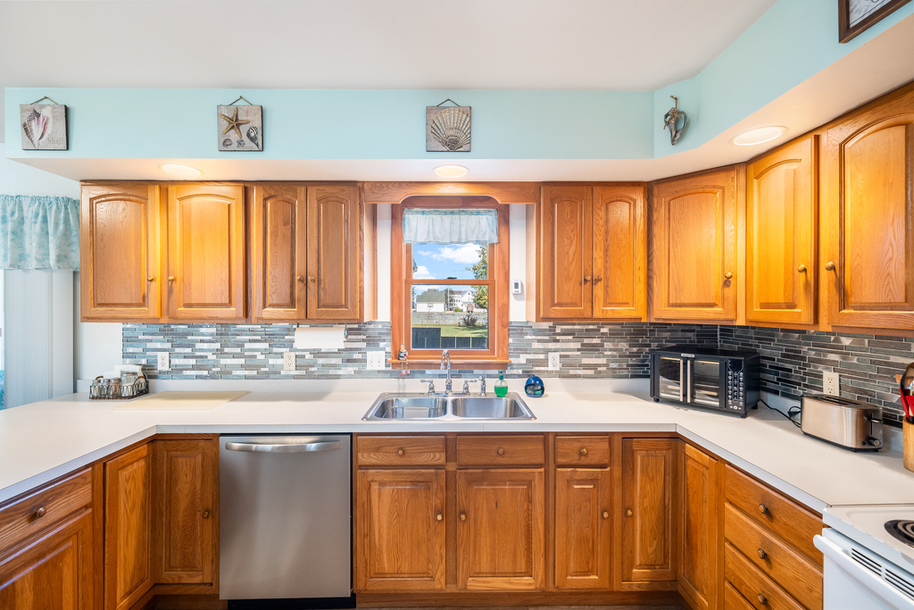 Mealtime is a bay breeze!