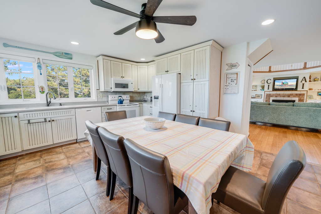 Dine in the comfort of the Eat-in Kitchen with plenty of space for all.