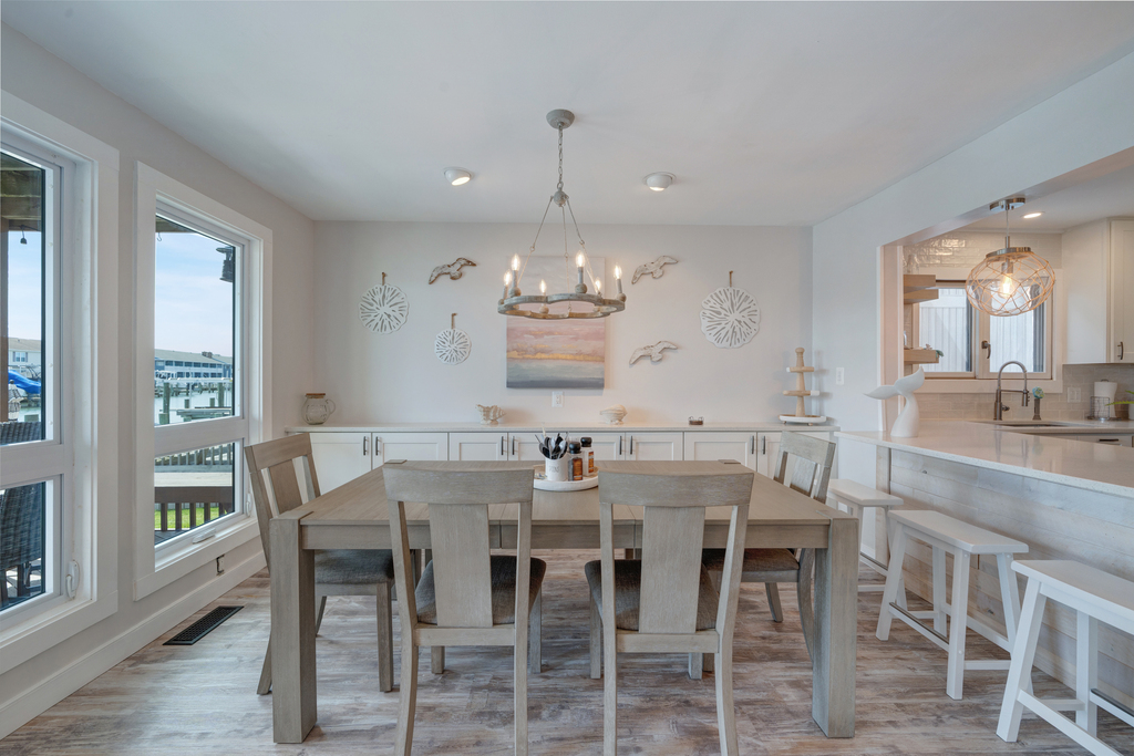 Plenty of seating for the entire Family!