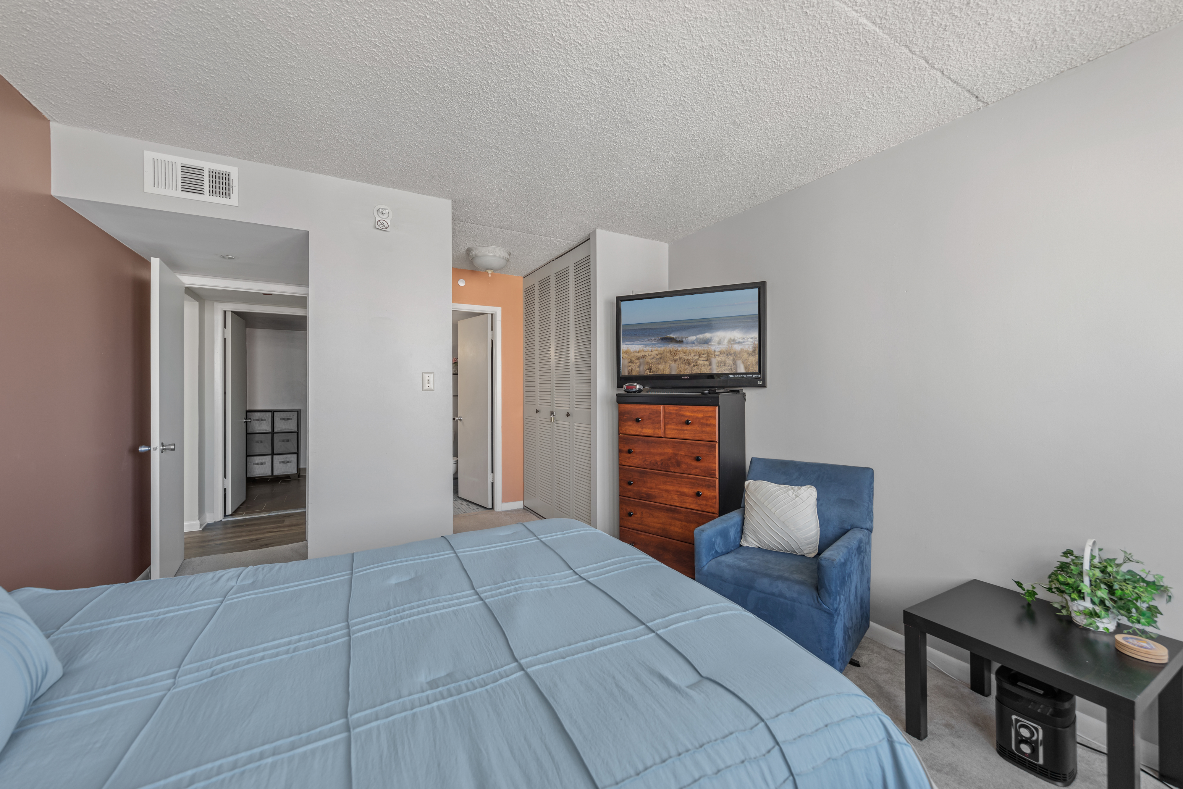 Sink into the cozy queen bed and enjoy the flat screen TV