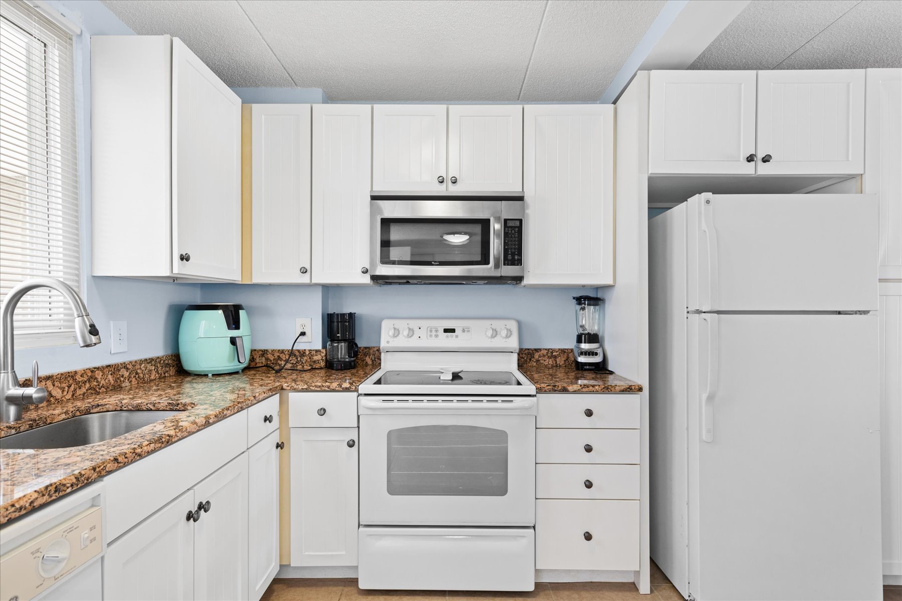 Prepare Meals or Beach Snacks with ease.