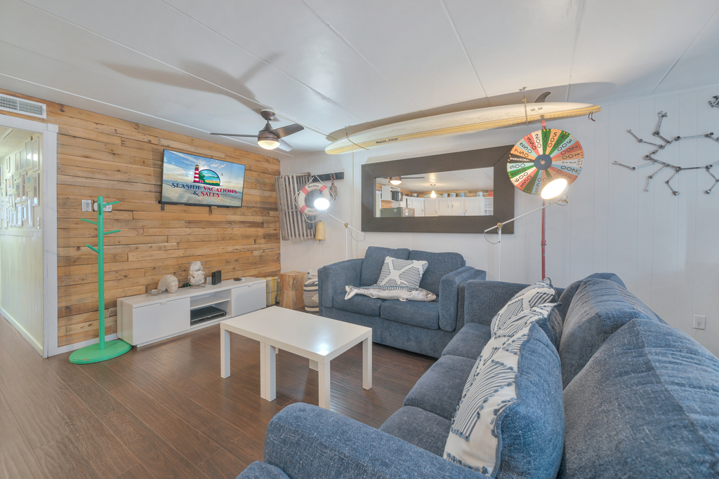 This 3 Bedroom Condo is sure to be a Tropical Vacation Dream!