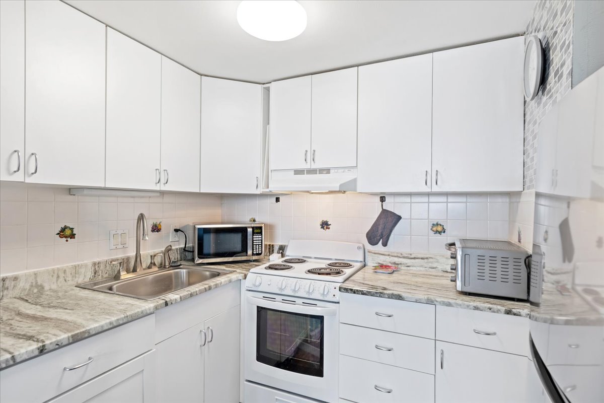 This Light Bright & Open Kitchen will be a Chef's Dream.