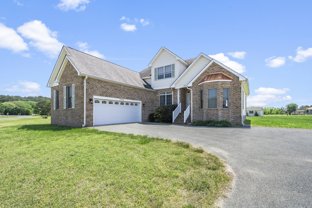 Garage is not for Guest use.