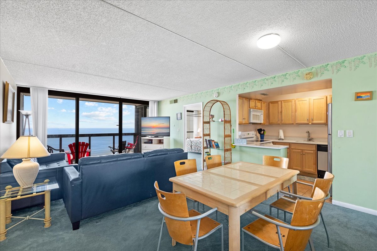 Natural Lighting will beam through the Floor to Ceiling Windows!