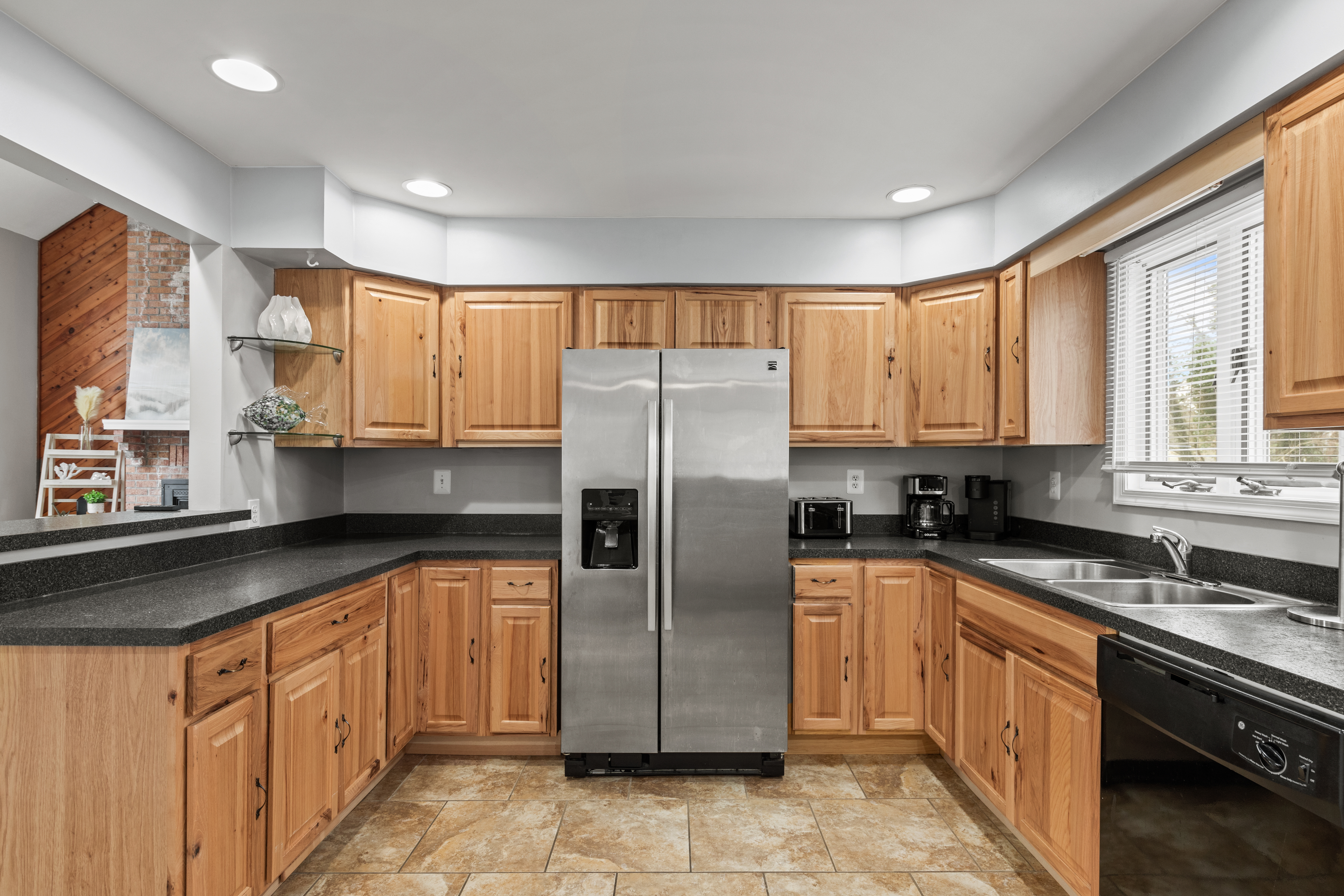 Enjoy the ample Counter Space to prepare your meals and Beach snacks.