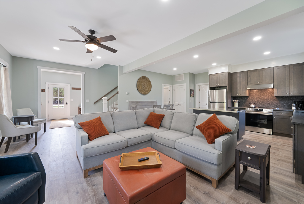 We love the serene coastal colors paired with warm natural tones.