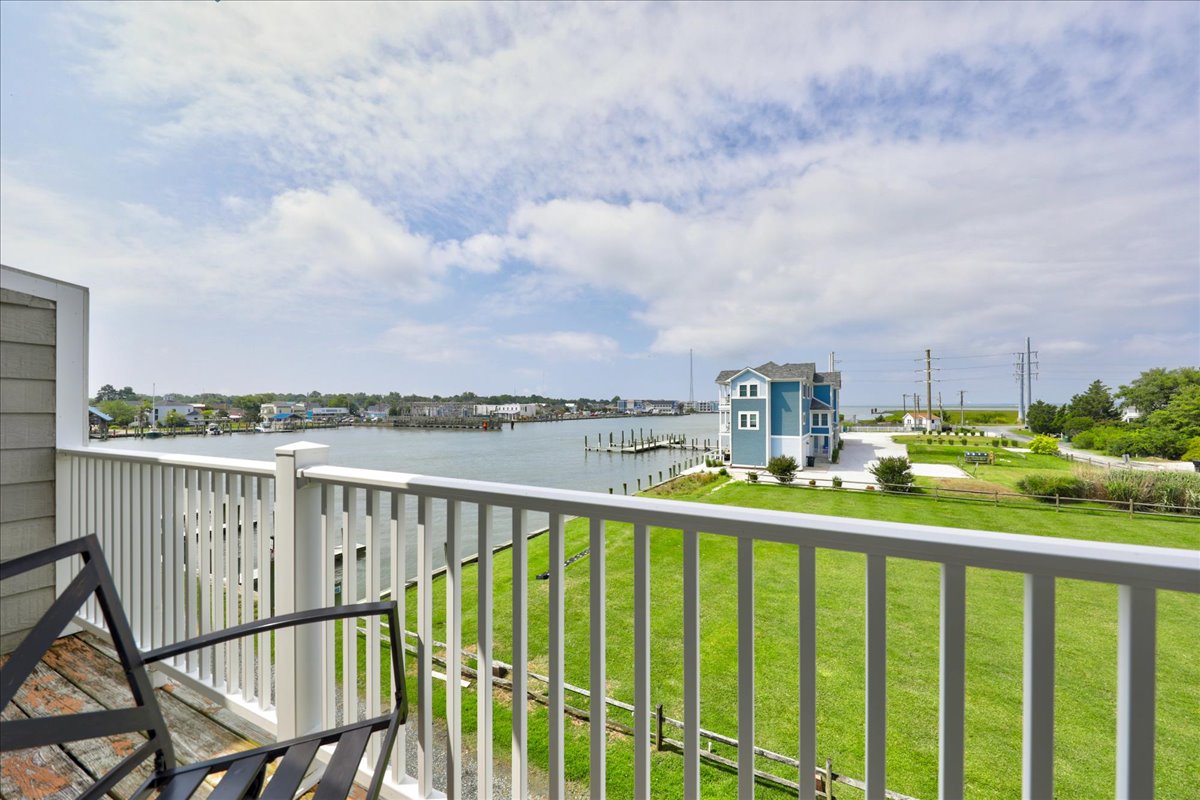 You may see Turtles, Dolphins, Rays, and more in this awesome location.