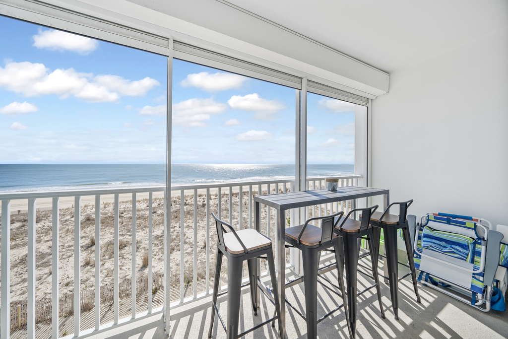 Enjoy a home cooked meal with the family all while taking on the incredible views.