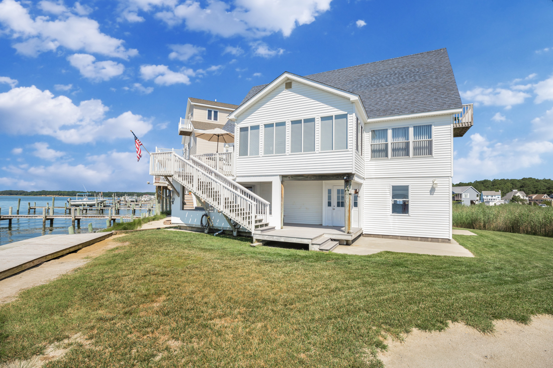 Relax and take in that salty, sweet bay breeze.