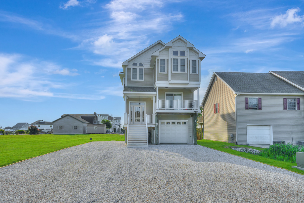 This stunning Home sleeps 10 more than comfortably.