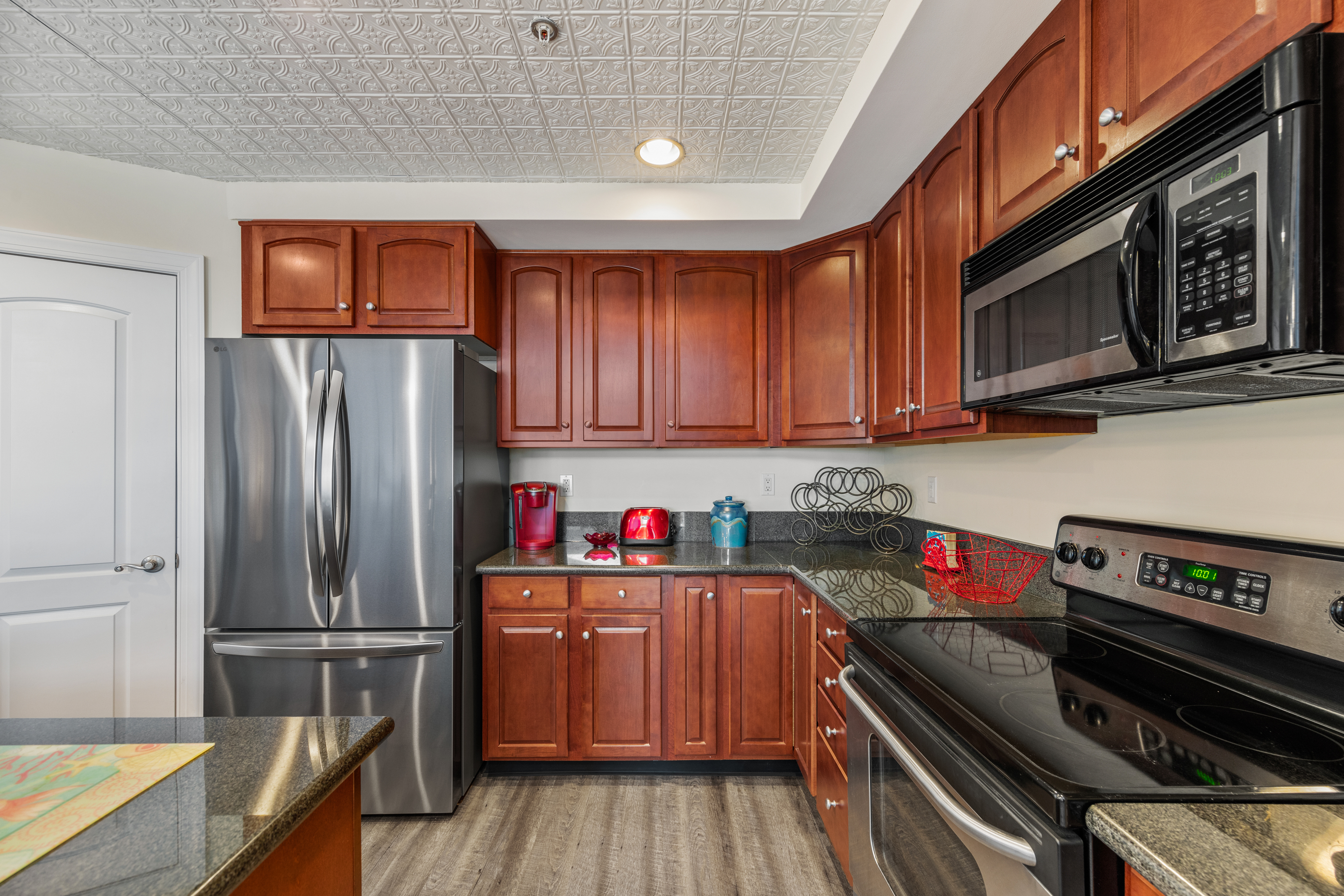 Stainless Steel Appliances and all the Luxuries of Home, right at your fingertips.