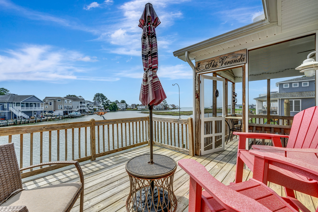 Slip out to the Waterfront Deck for breathtaking Views!