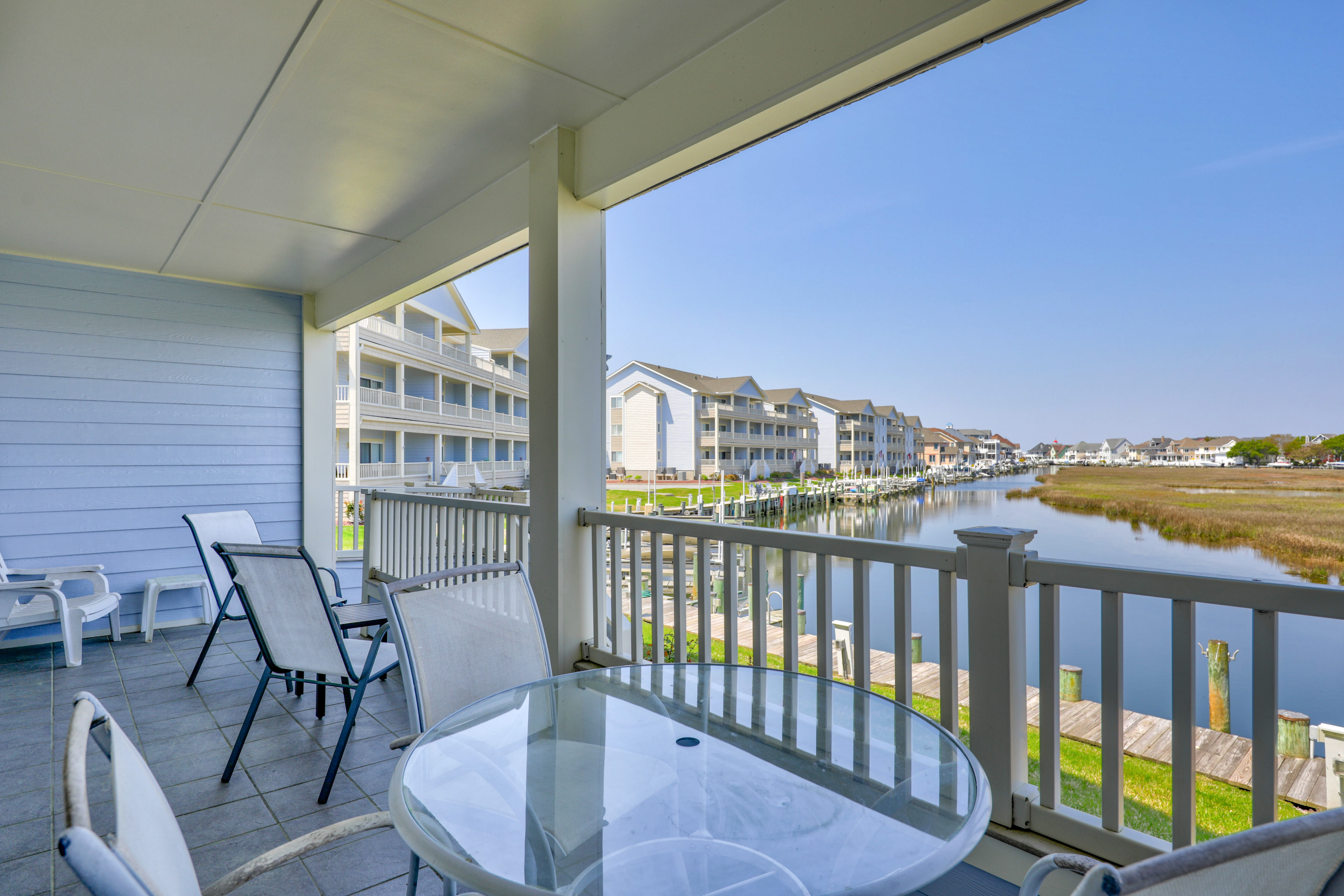 Dine Al-Fresco with amazing water views.