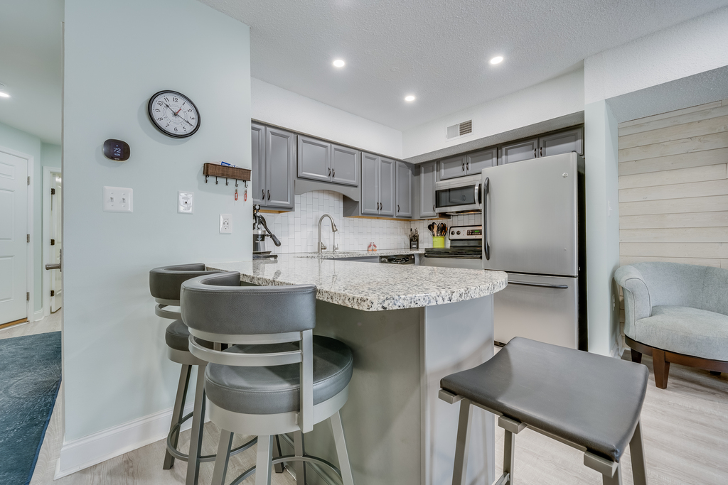 Relax with a bite to eat or cup of coffee at the Breakfast Bar.