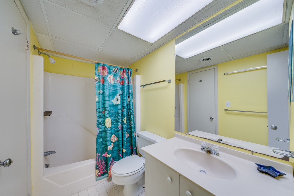 Full Bathroom with Shower/Tub Combo.