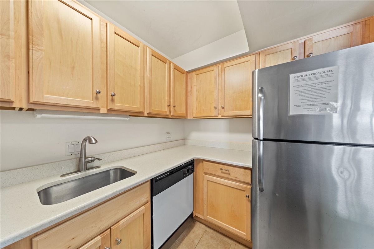 Everything you'll need to make mealtime an Ocean Breeze is right at your fingertips!