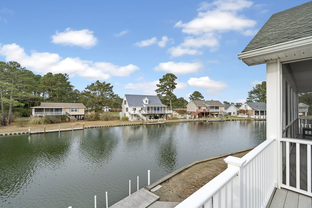 Take in spectacular Vies of the Canal, which leads to Oyster Bay!