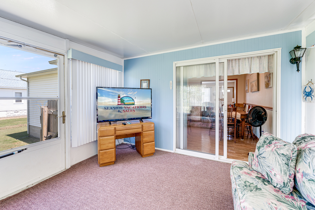 There is also a 50 inch Smart TV in the Sunroom.
