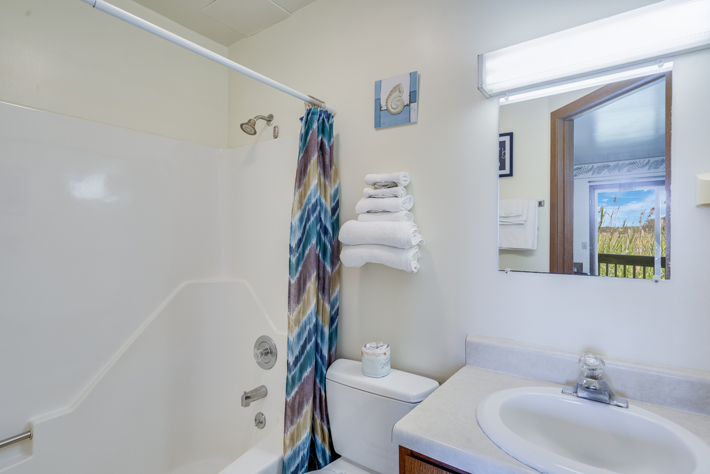 Full Bathroom with Shower/Tub Combo. Linens Provided!