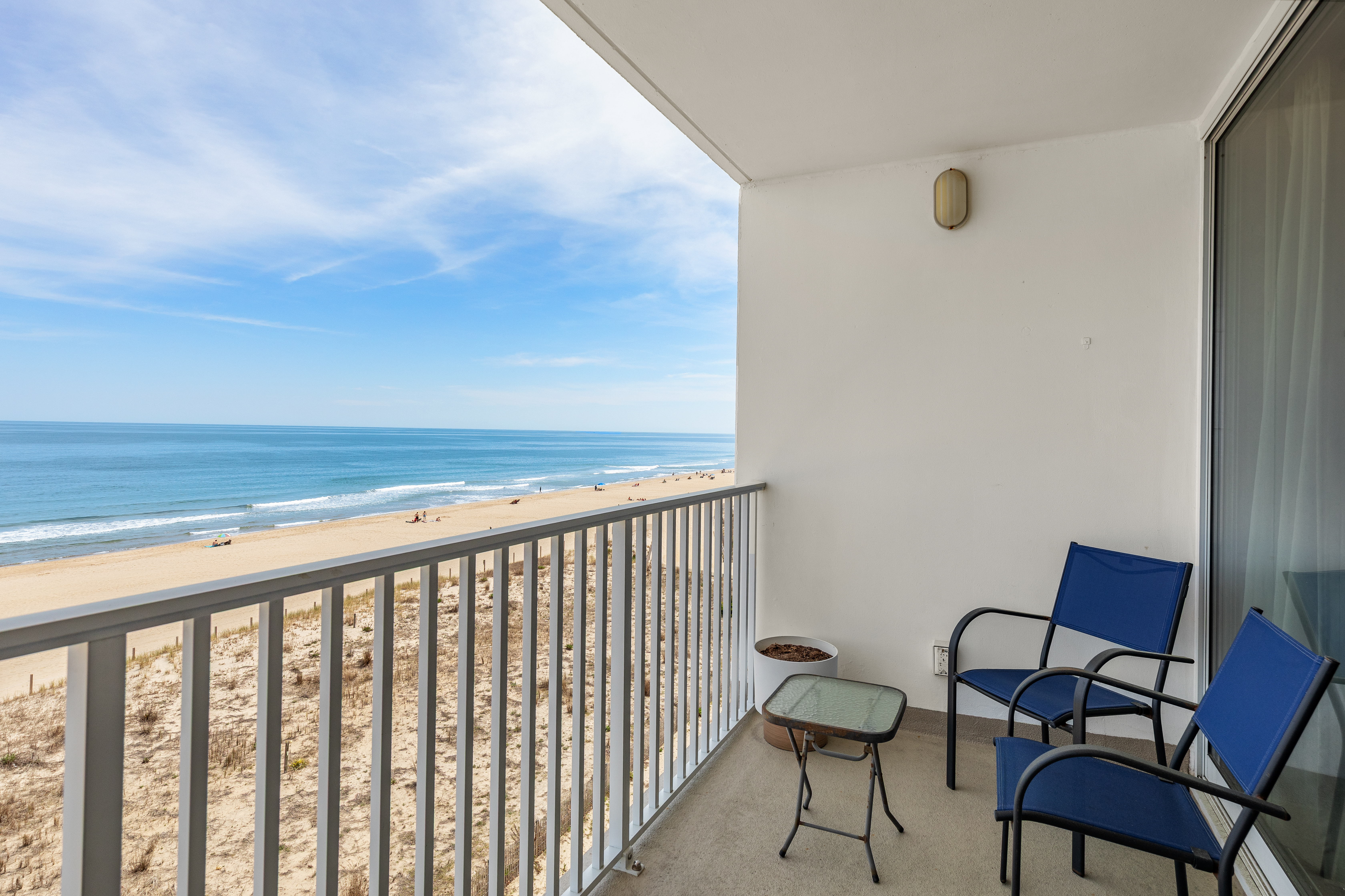This gorgeous condo sleeps 6 and is only steps away from the beach!