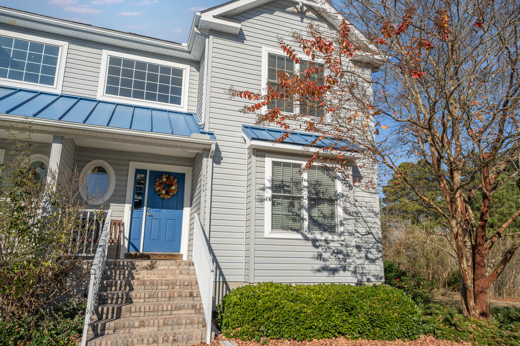 Welcome to beautiful Bay Pony in the heart of Chincoteague Island!