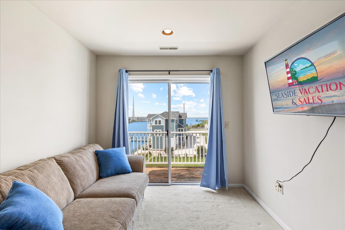 Remarkable Bay Views!