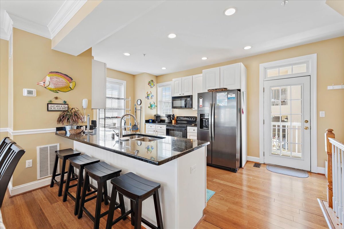 Have a quick breakfast at the Breakfast Bar before heading out to the amusement parks with the family