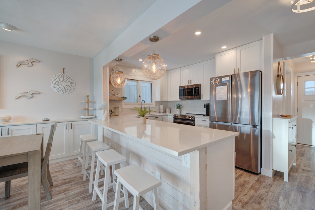 Grab a quick bite before hitting the Beach at the Spacious Breakfast Bar!