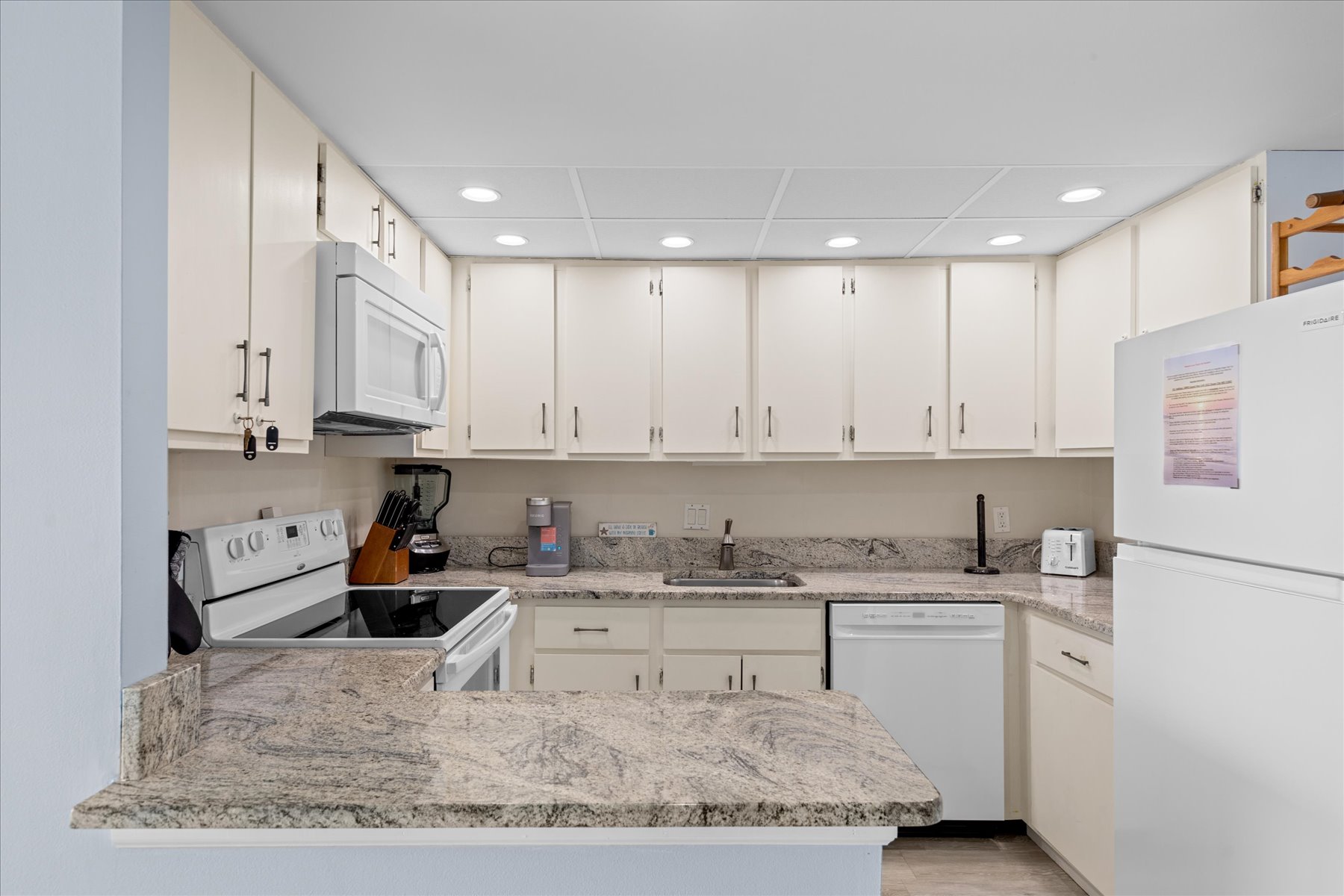 The well-stocked kitchen is a chefs dream!