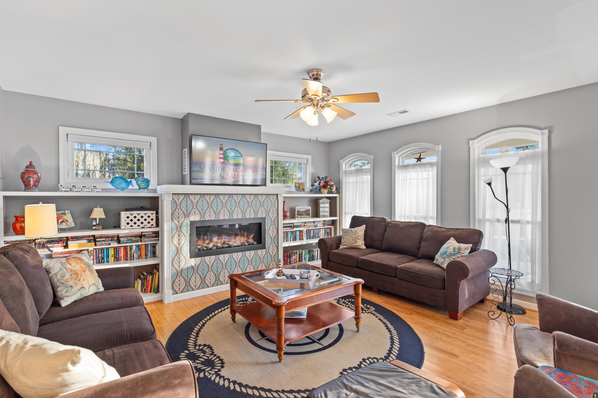 Carriage House sleeps 12 in 4 Bedrooms - 2 Sleepers in Living Room.