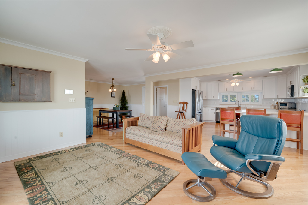 Sink into comfy furnishings and spend time together without ever feeling crowded.