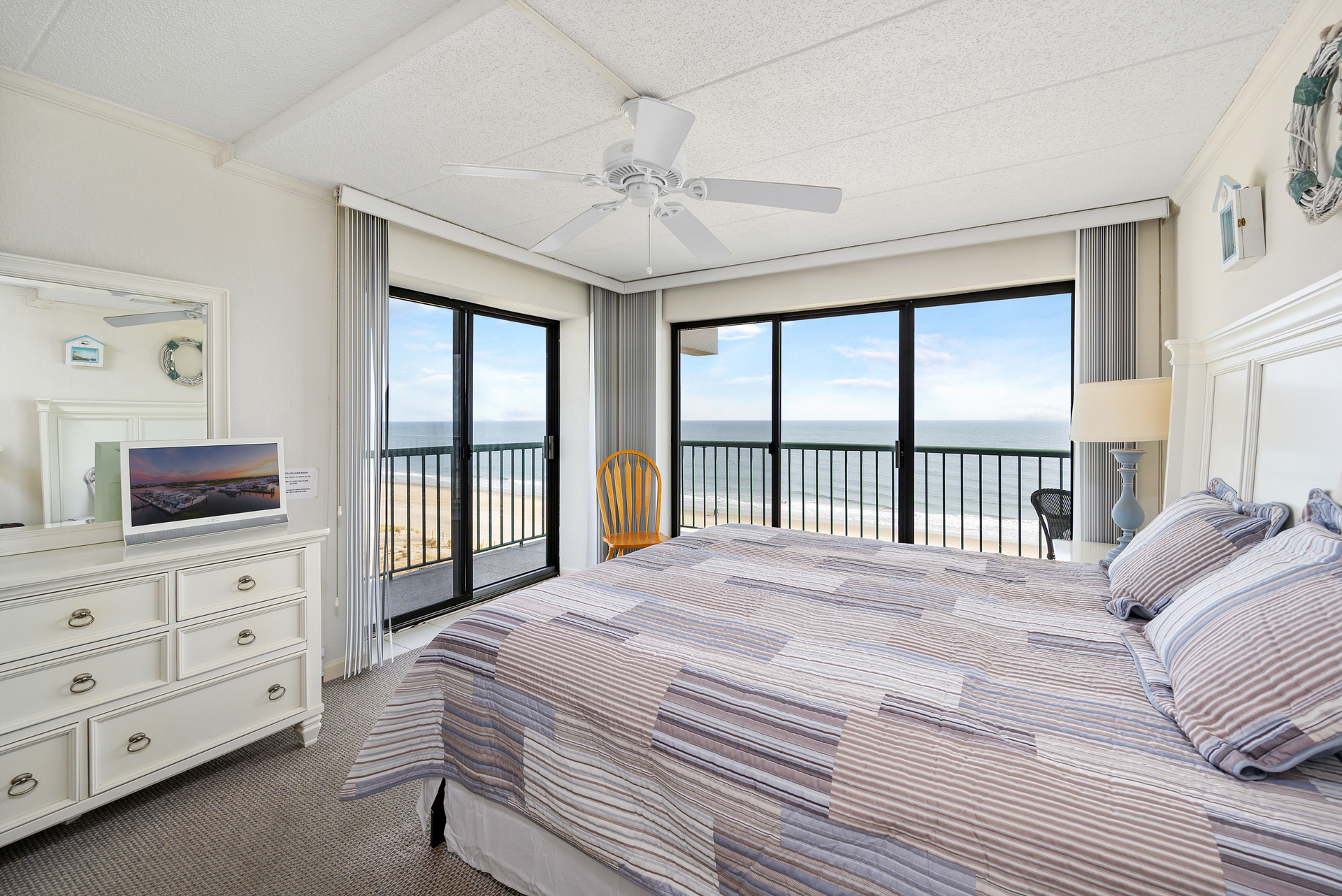 Wake up to breathtaking views with the corner sliders