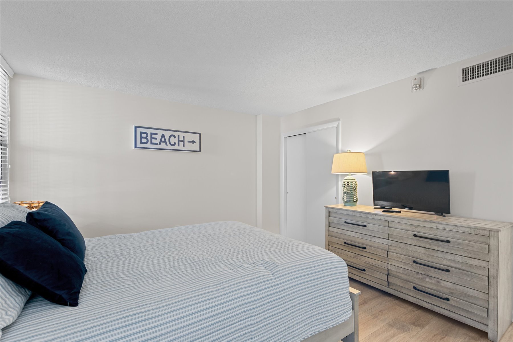 Unwind with your favorite TV show on the Flat Screen!