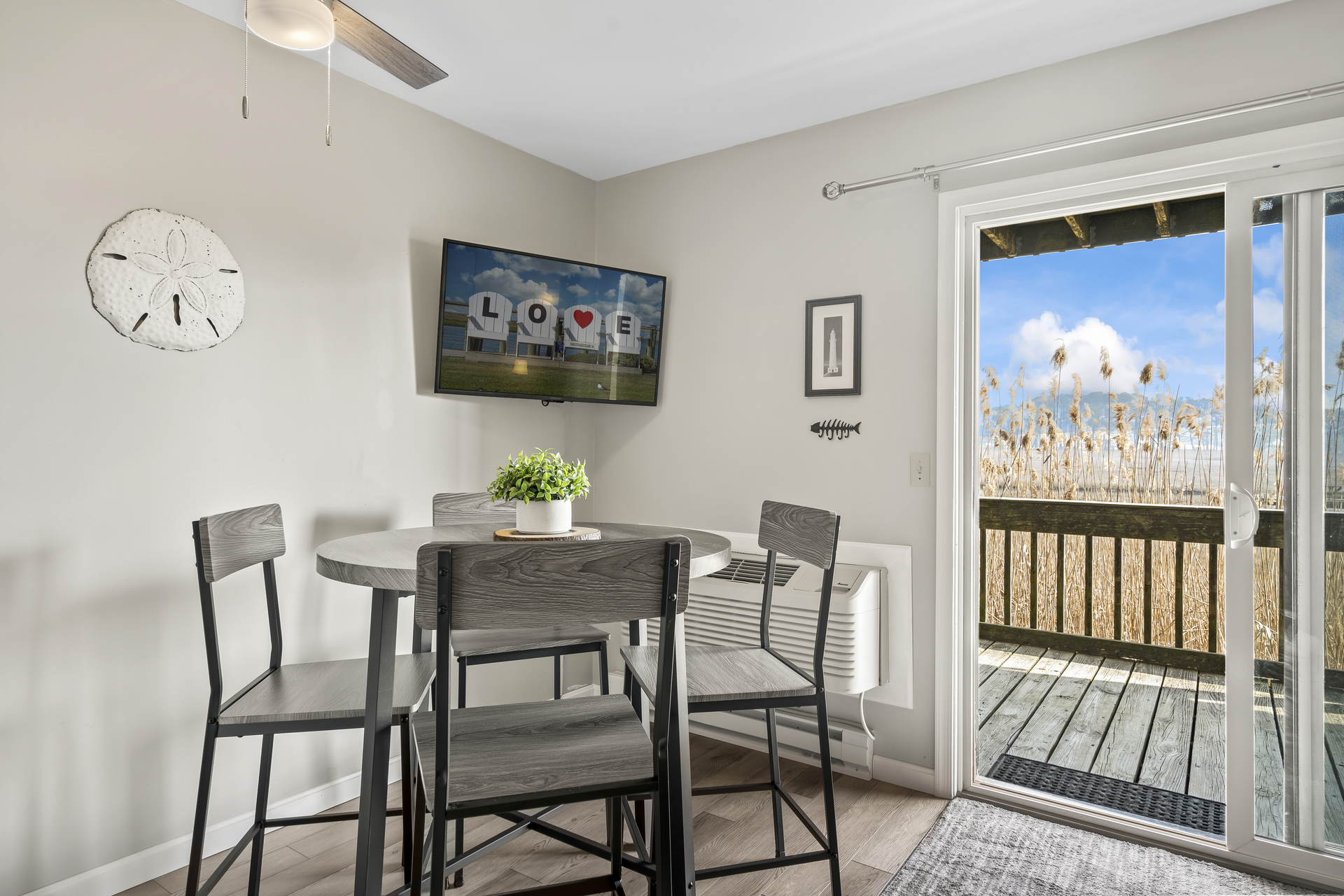 Free WiFi and Cable TV!