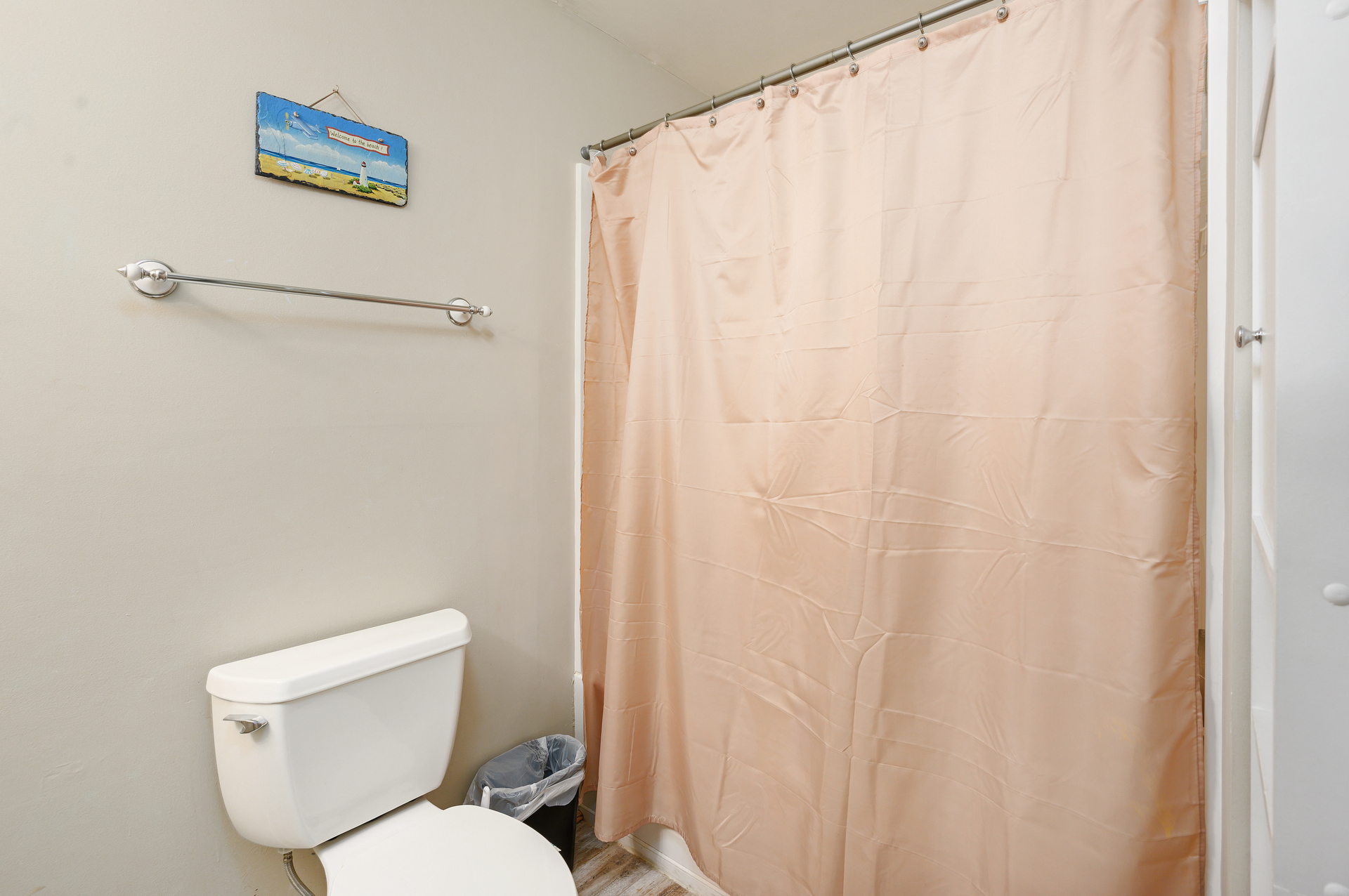 The bathroom offers a tub/shower combo