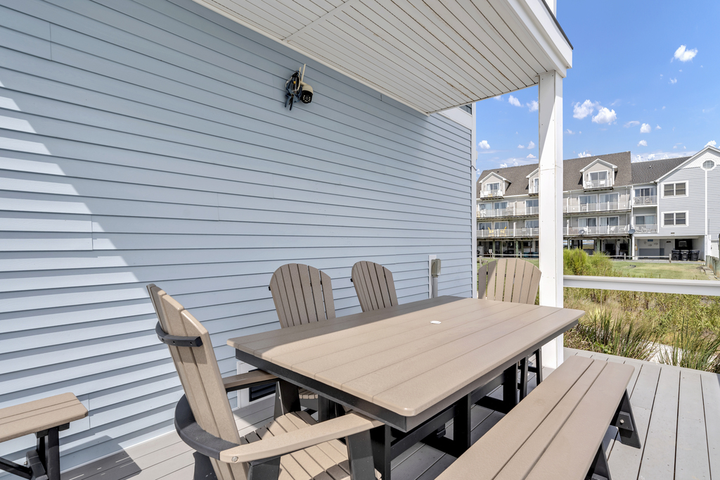 Dine Al-Fresco on the back patio
