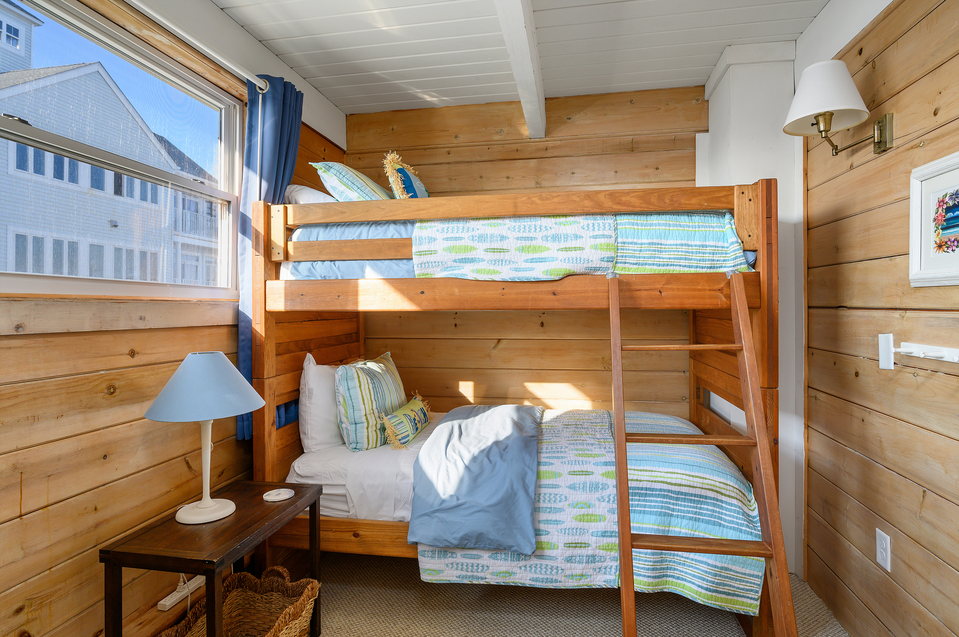 The 4th Bedroom is Perfect for the littles with stacked Bunk-Beds