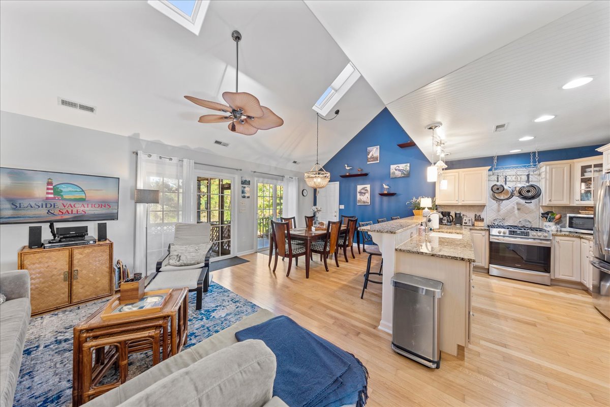 Soaring Ceilings and brilliant Colors of Sand and Sea.