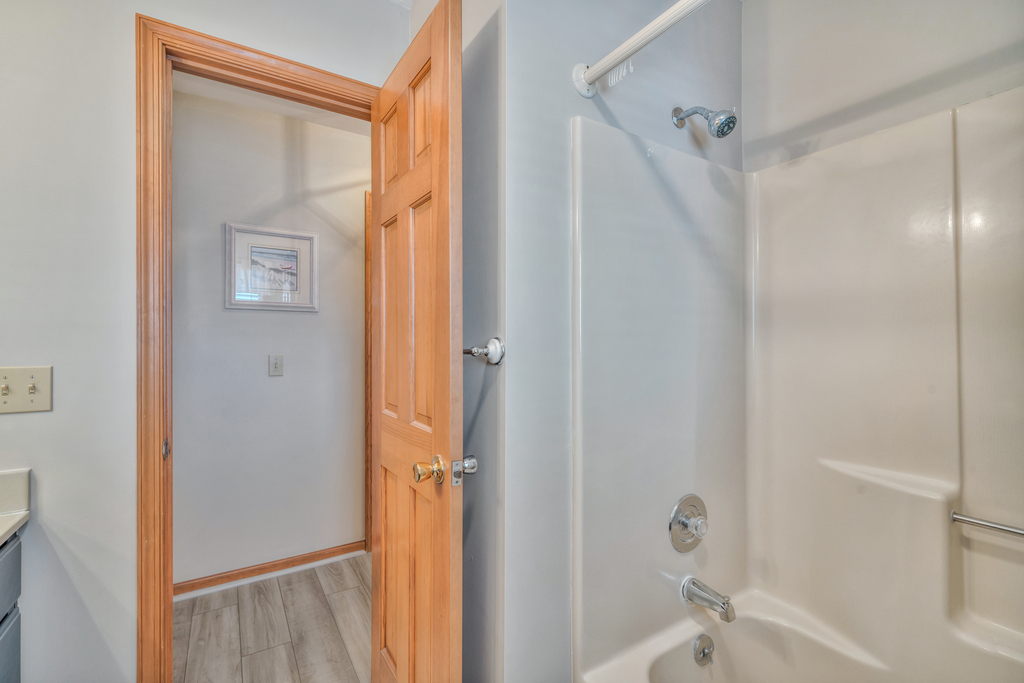 Full Bath 2 also has a Tub/Shower Combo.