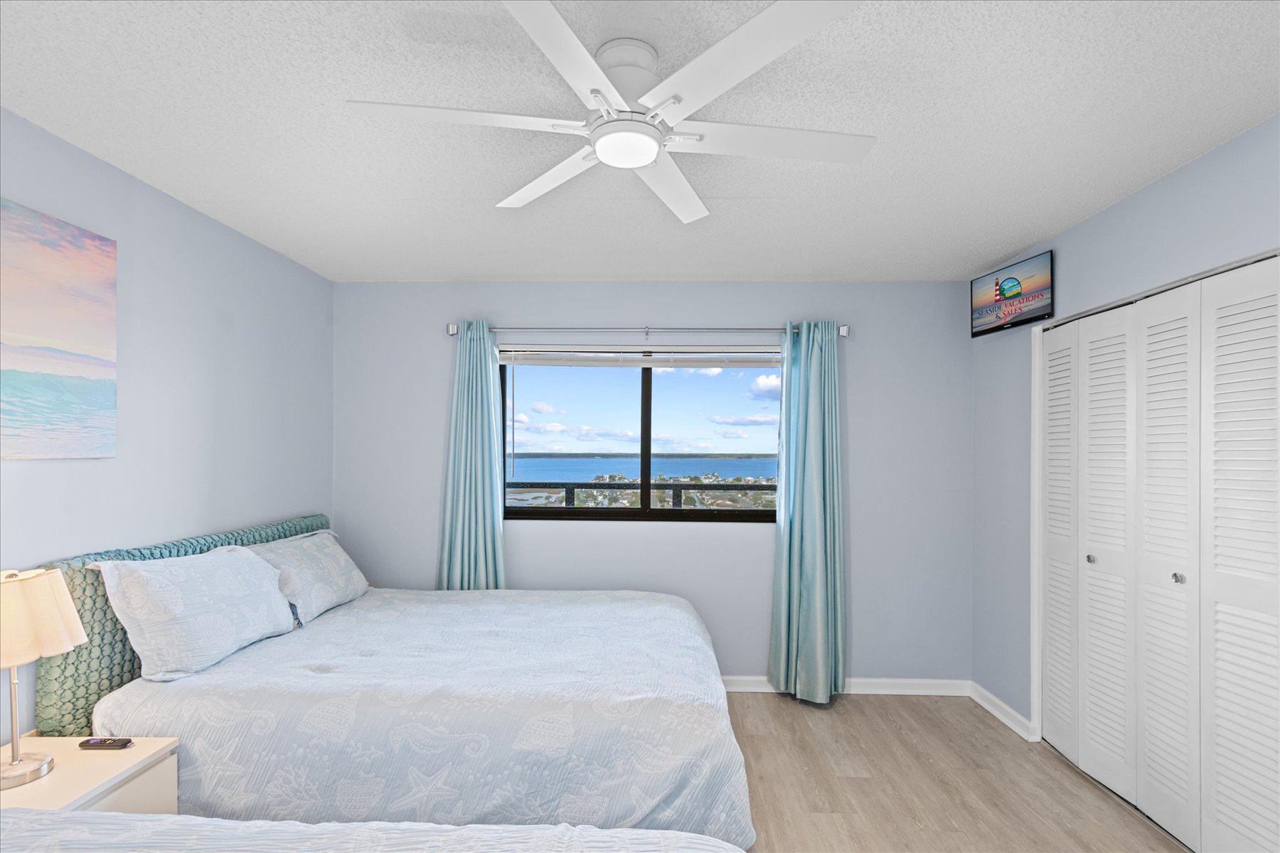 Relax and unwind enjoying a show on the Flat Screen TV