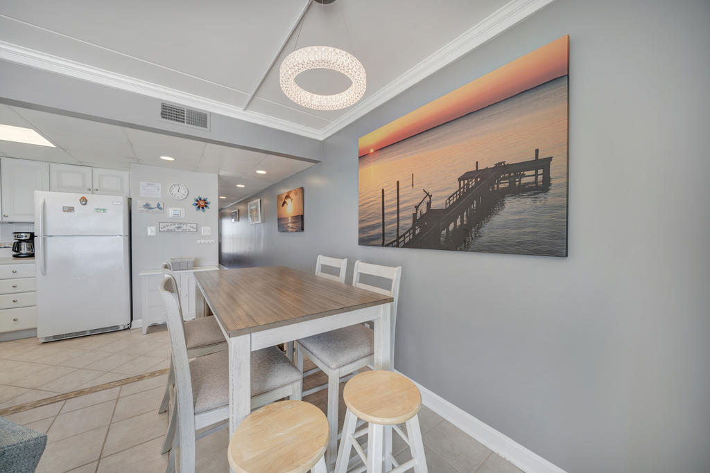 Grab a quick bite to eat before hitting the Beach!