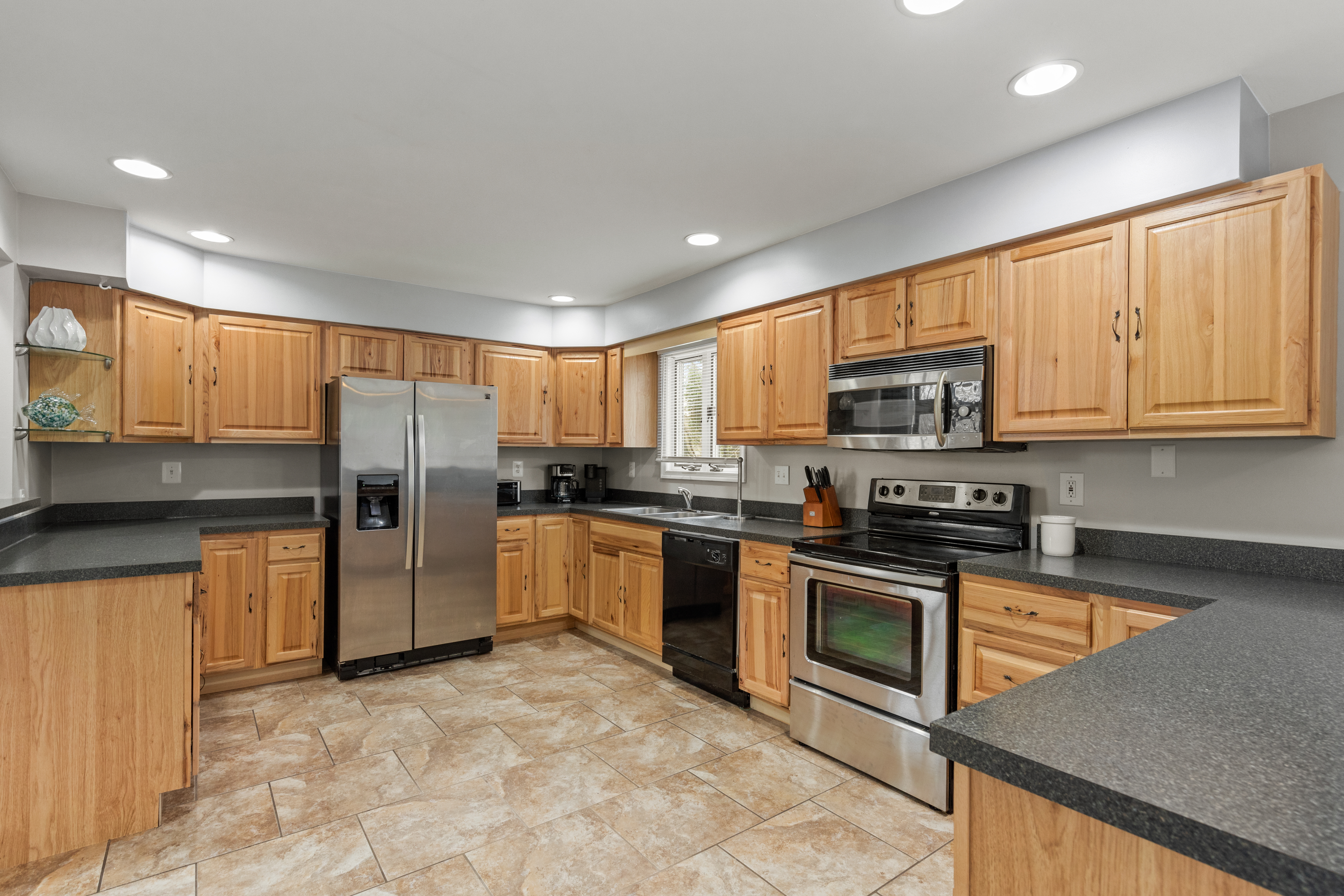 Full size Stainless Appliances.