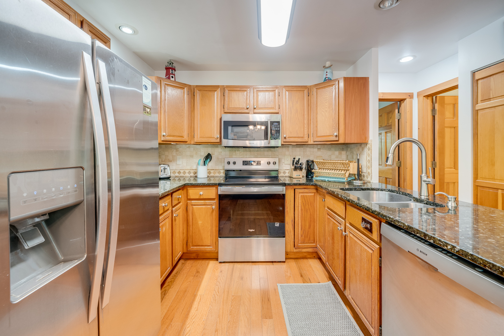 Not one to cook on Vacation? Many great dining options nearby!