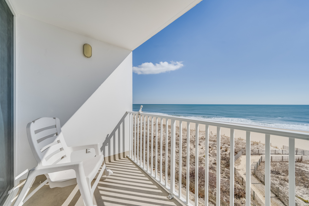 Slip onto the balcony and enjoy your morning coffee!