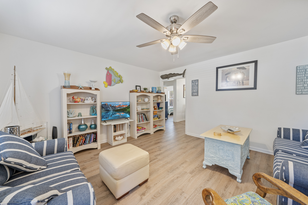 This delightful Duplex sleeps 6 in comfort and style.