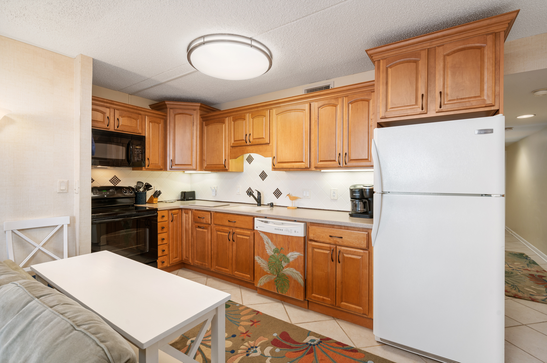 The Chef in your family will love this well-stocked Kitchen.