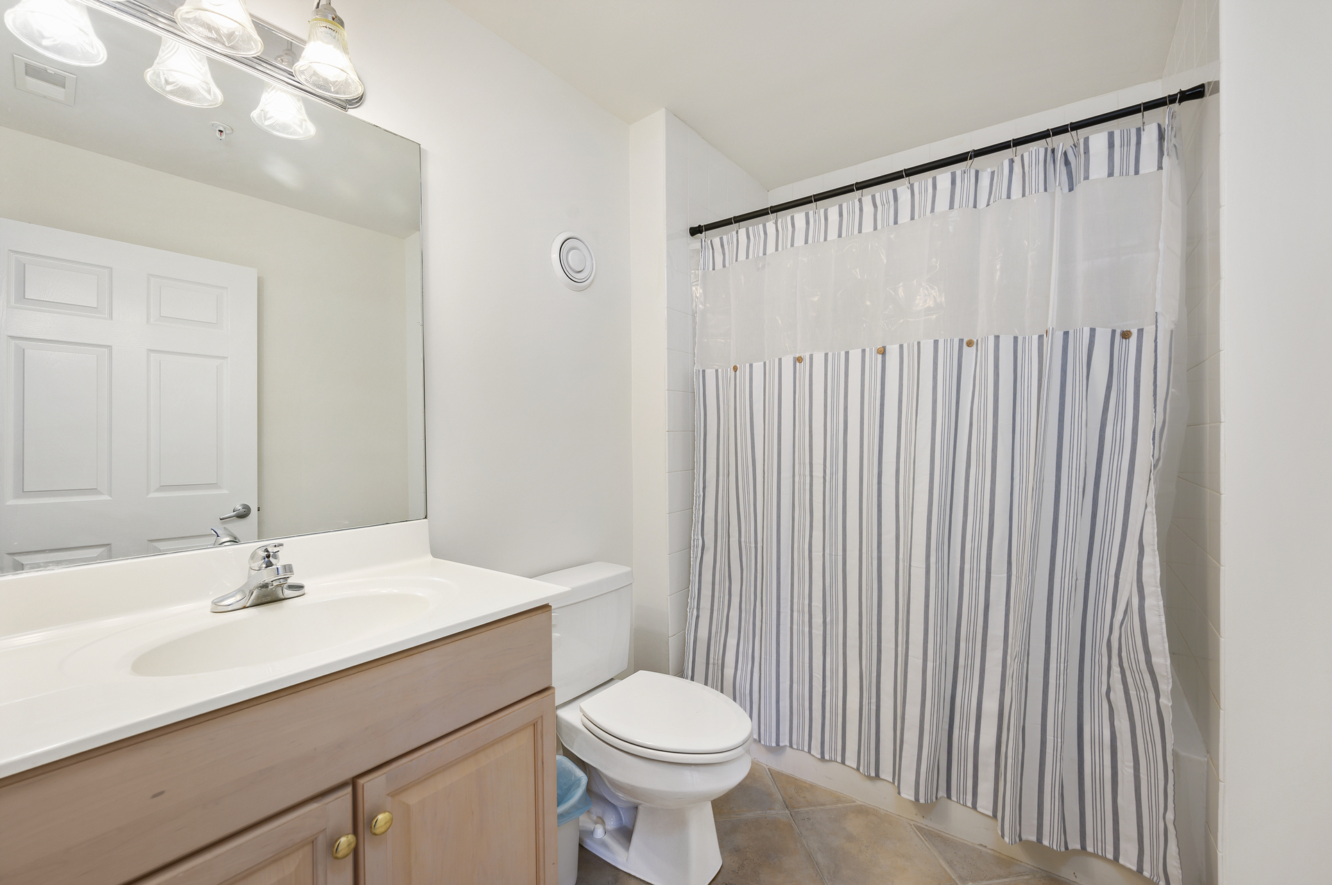 Shared hall bath with Shower/Tub combo