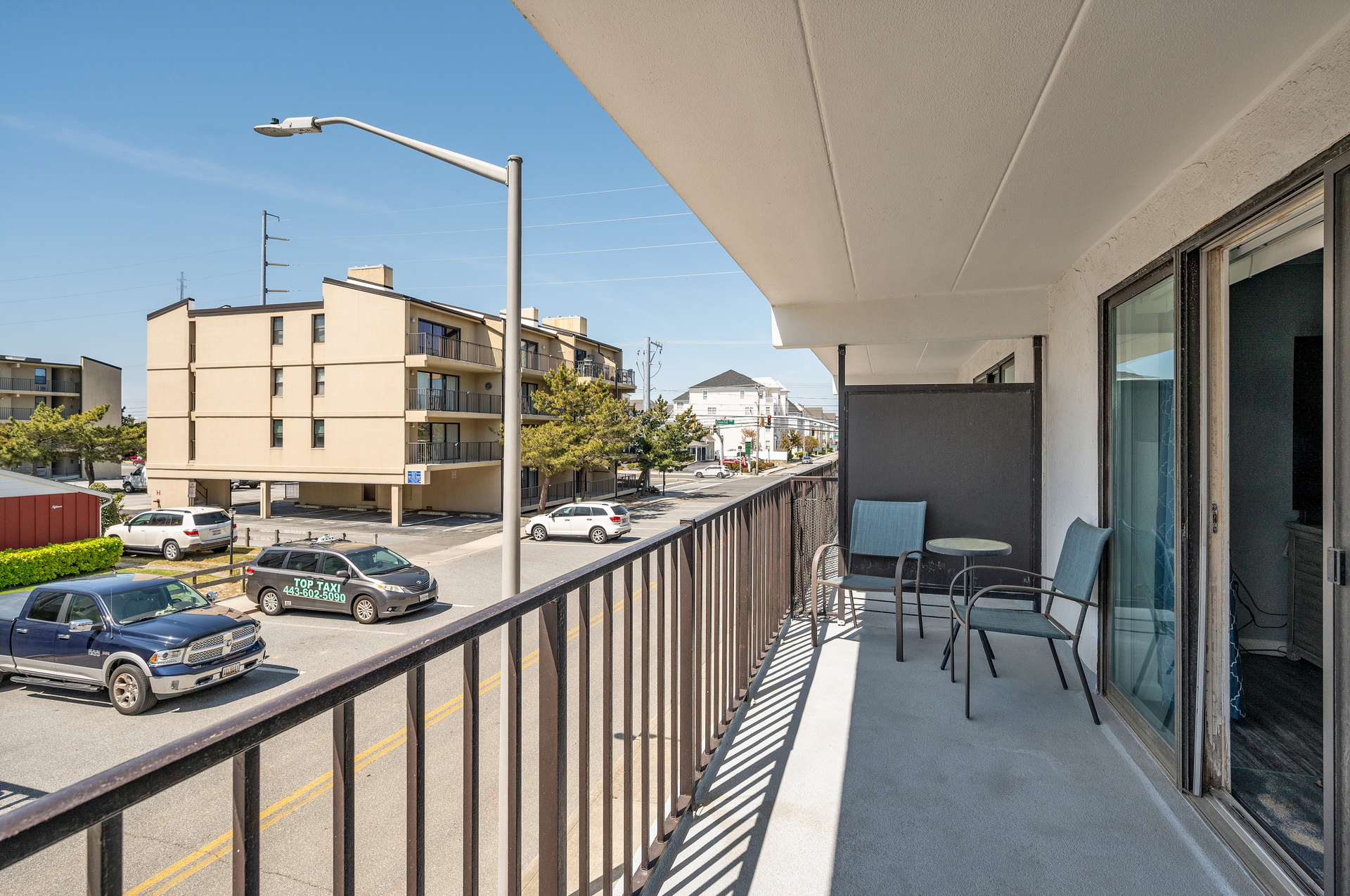 Convenient location in walking distance to many fantastic dining options