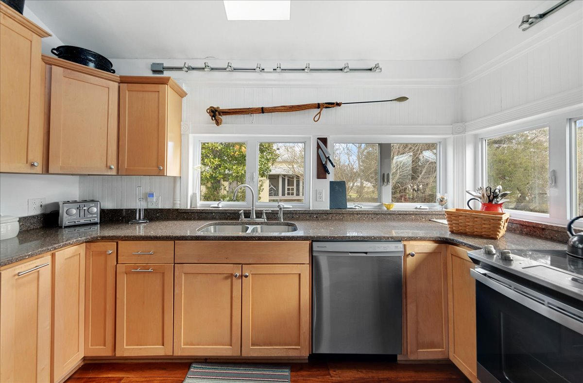 Mealtime will be a bay breeze.